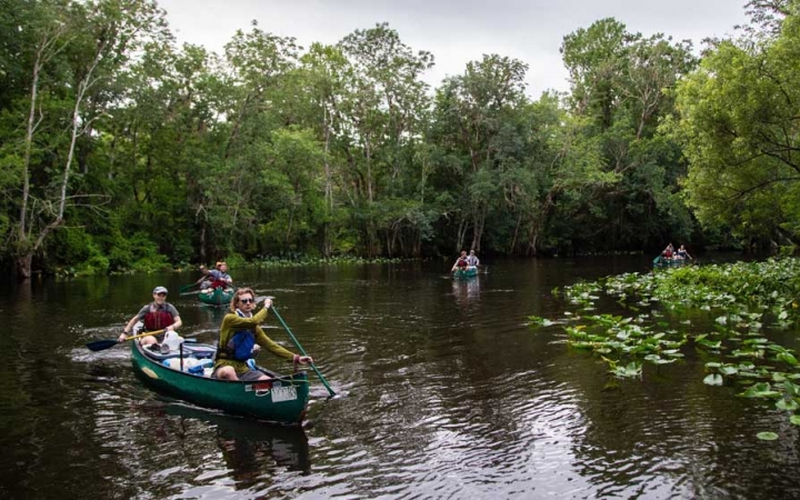 students canoeing trip in florida on outdoor leadership course